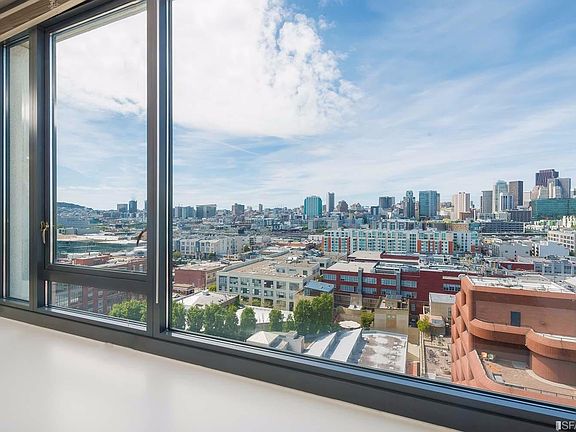 4th image of 260 King St Unit 1409