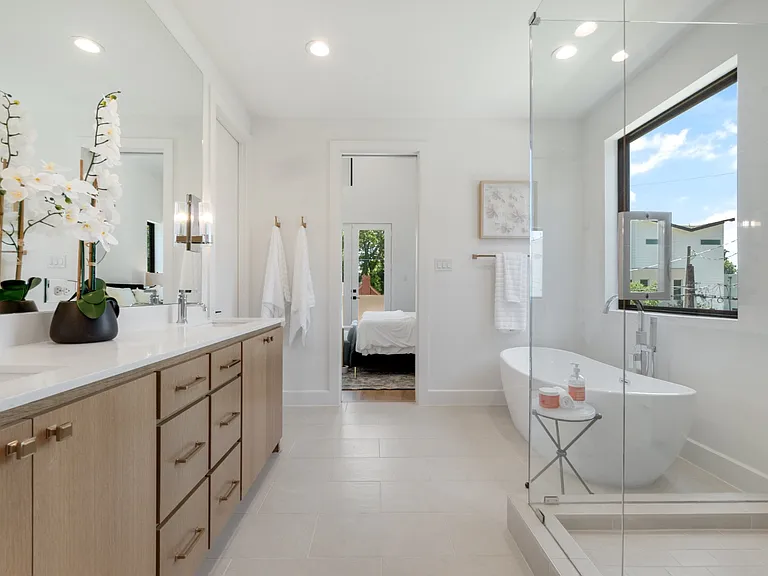 2324 Kirby St — Photo 29