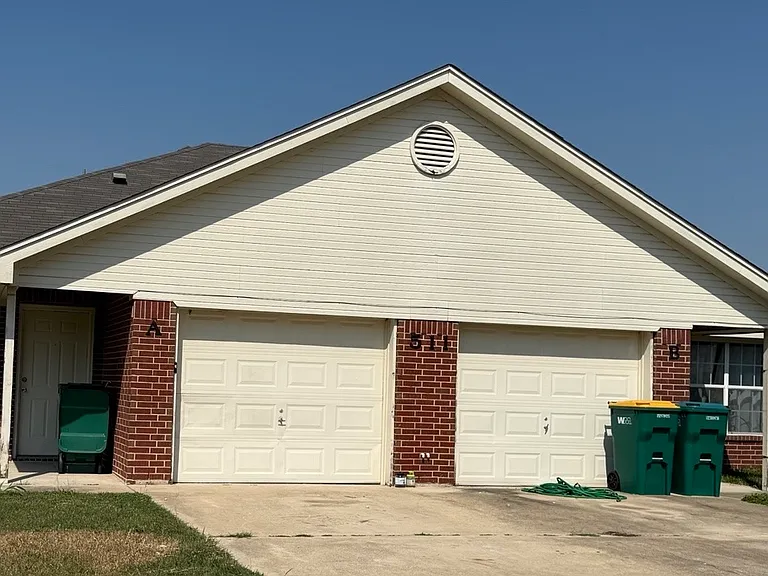 511 Manhattan Dr #A — Photo 1