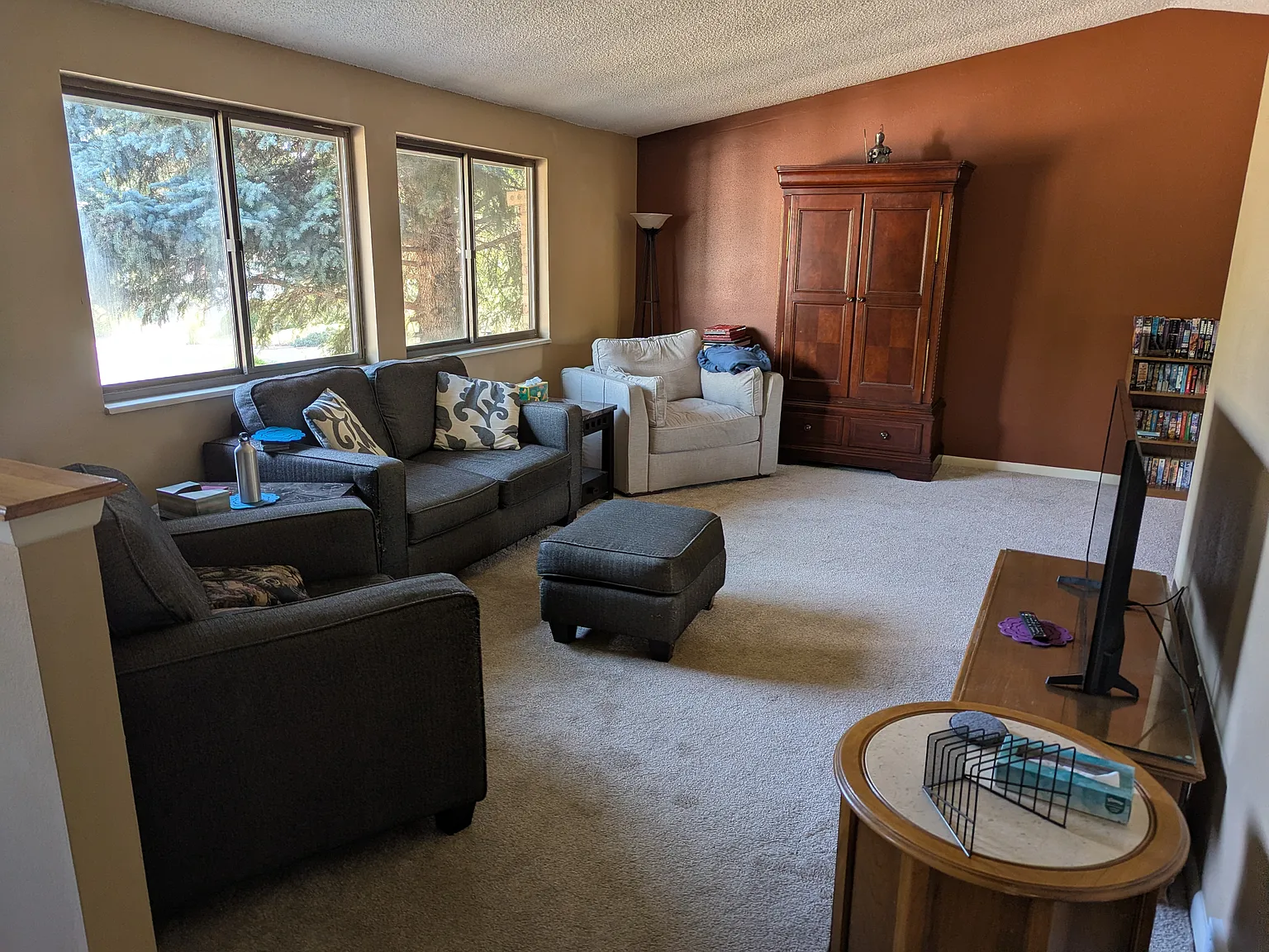 3 bed, 2472 sqft, $1,000 — Photo 2