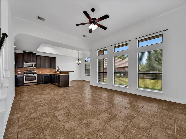 711 Aulia Ln — Photo 8