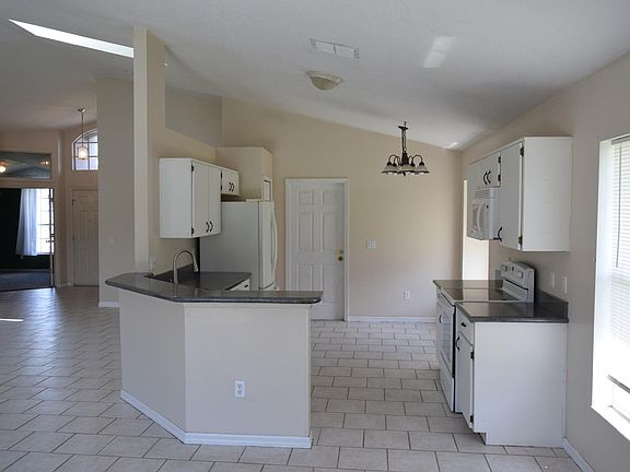5th image of 13516 Glasser Ave