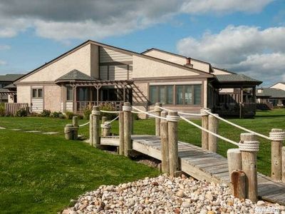 18 Captains Walk E, Bay Shore, NY, 11706