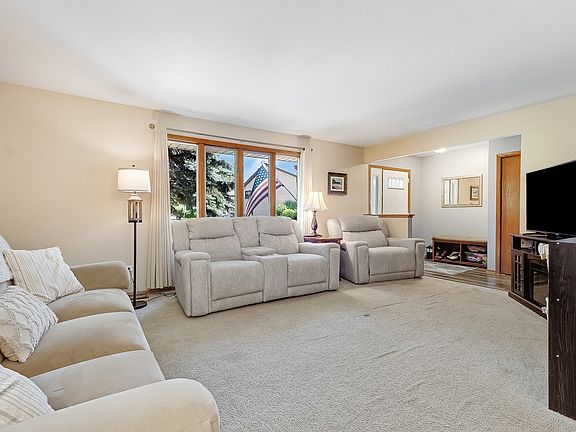 3rd image of 7324 W 152nd St #73