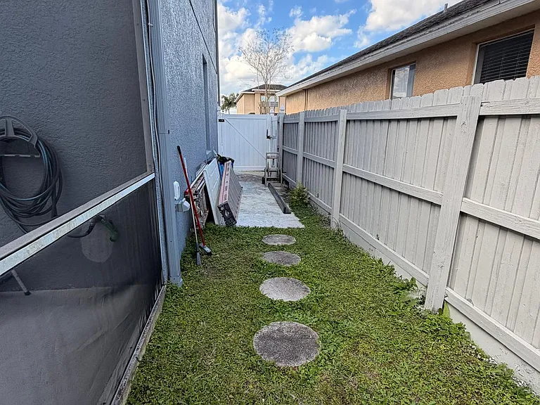 1908 Bridgeview Cir — Photo 39