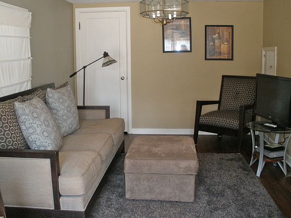 Study/Office with beautiful built in bookshelf