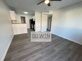 423 E 9th Ave, 3
