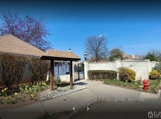 49 Park Gate Dr, Edison, NJ 08820