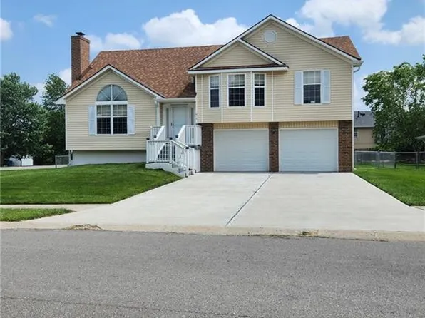 413 SW Hamilton Ln, Grain Valley, MO 64029