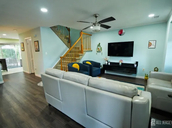 1702 Oak Ct, Monmouth Junction, NJ 08852
