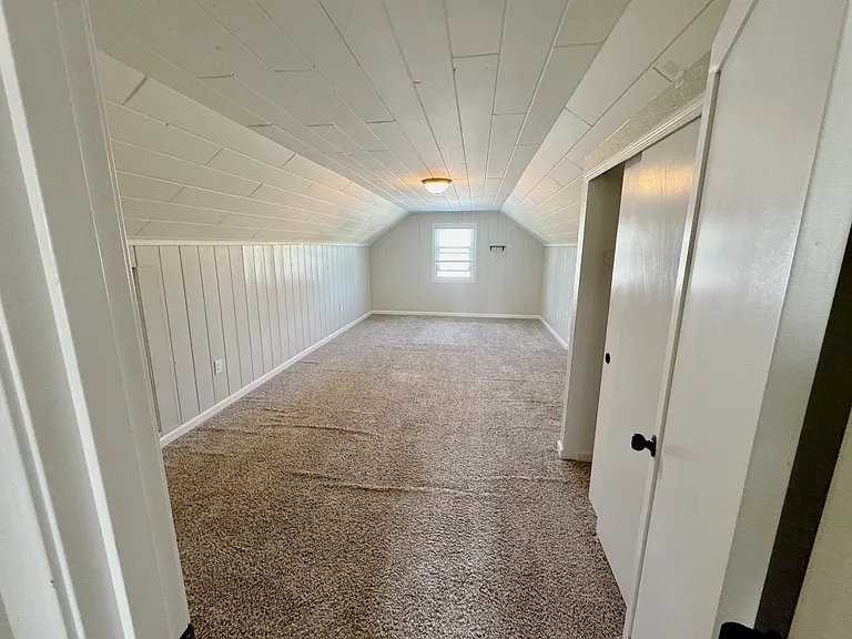 116 NE James St — Photo 16