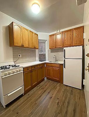 1st image of 540 W 47th St APT 9