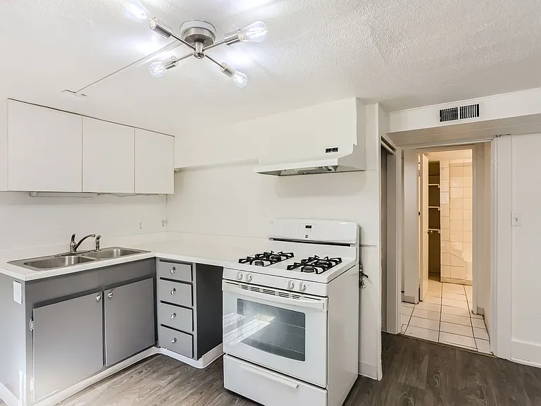 445 N Washington St — Photo 10