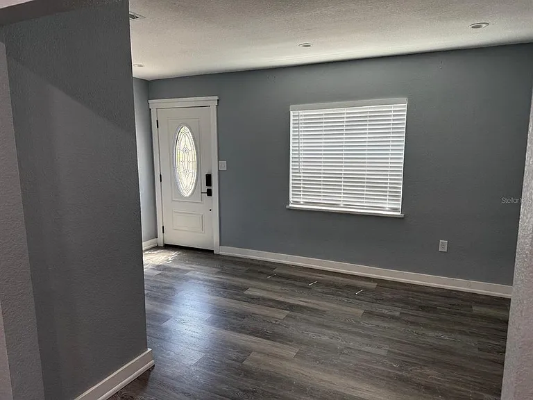 1113 S Central Ave — Photo 7