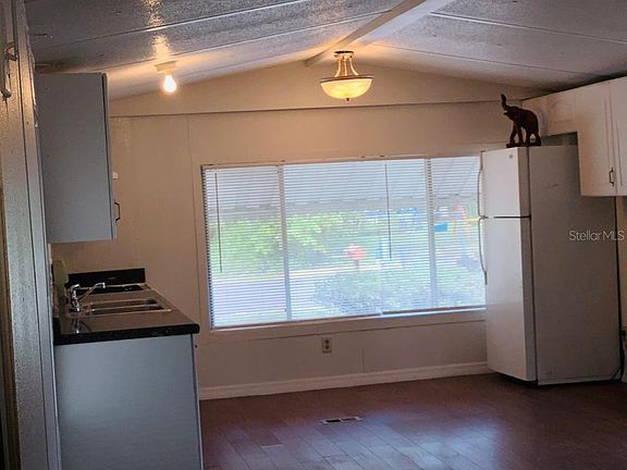5th image of 624 E Orange St