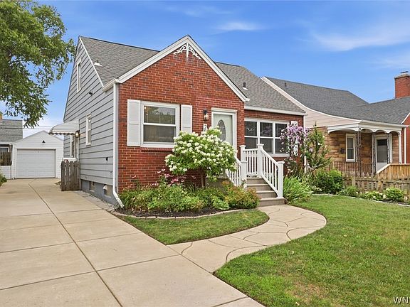 3rd image of 25 Louvaine Dr