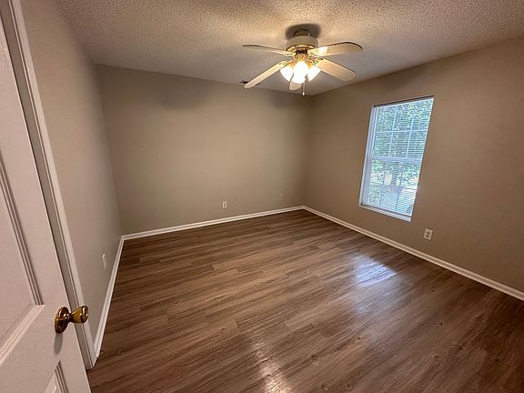 4th image of 1178 Central Dr NW