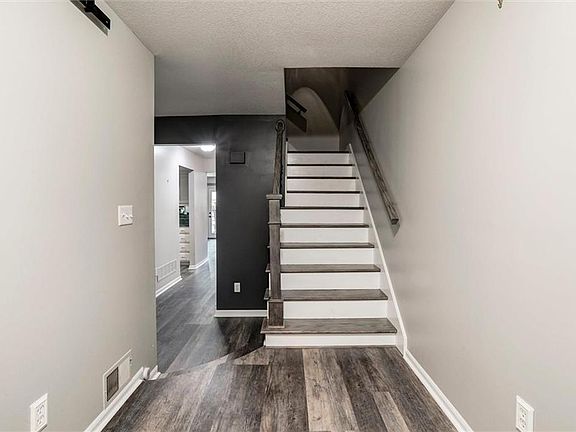 4th image of 10553 Riley St