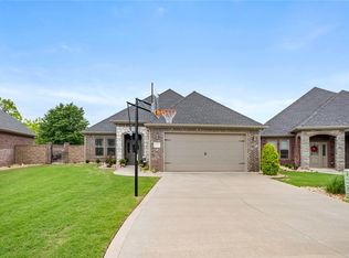 4914 W Red Maple Ct, Rogers, AR 72758