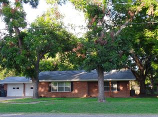 1815 Bowie St, Columbus, TX 78934