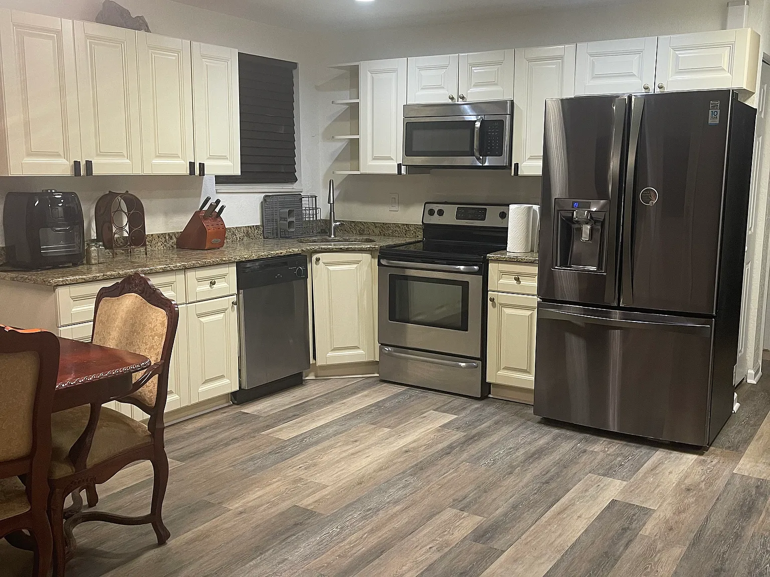 3 bed, 1078 sqft, $2,600 — Photo 3