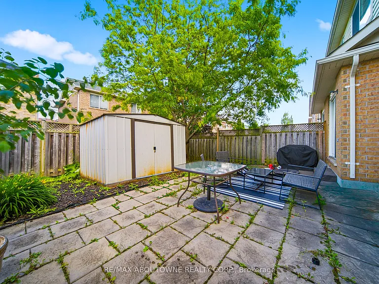 902 Gazley Cir — Photo 35