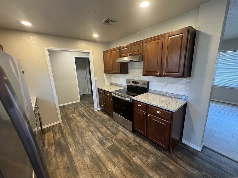 1408 Carlisle Ct — Photo 8
