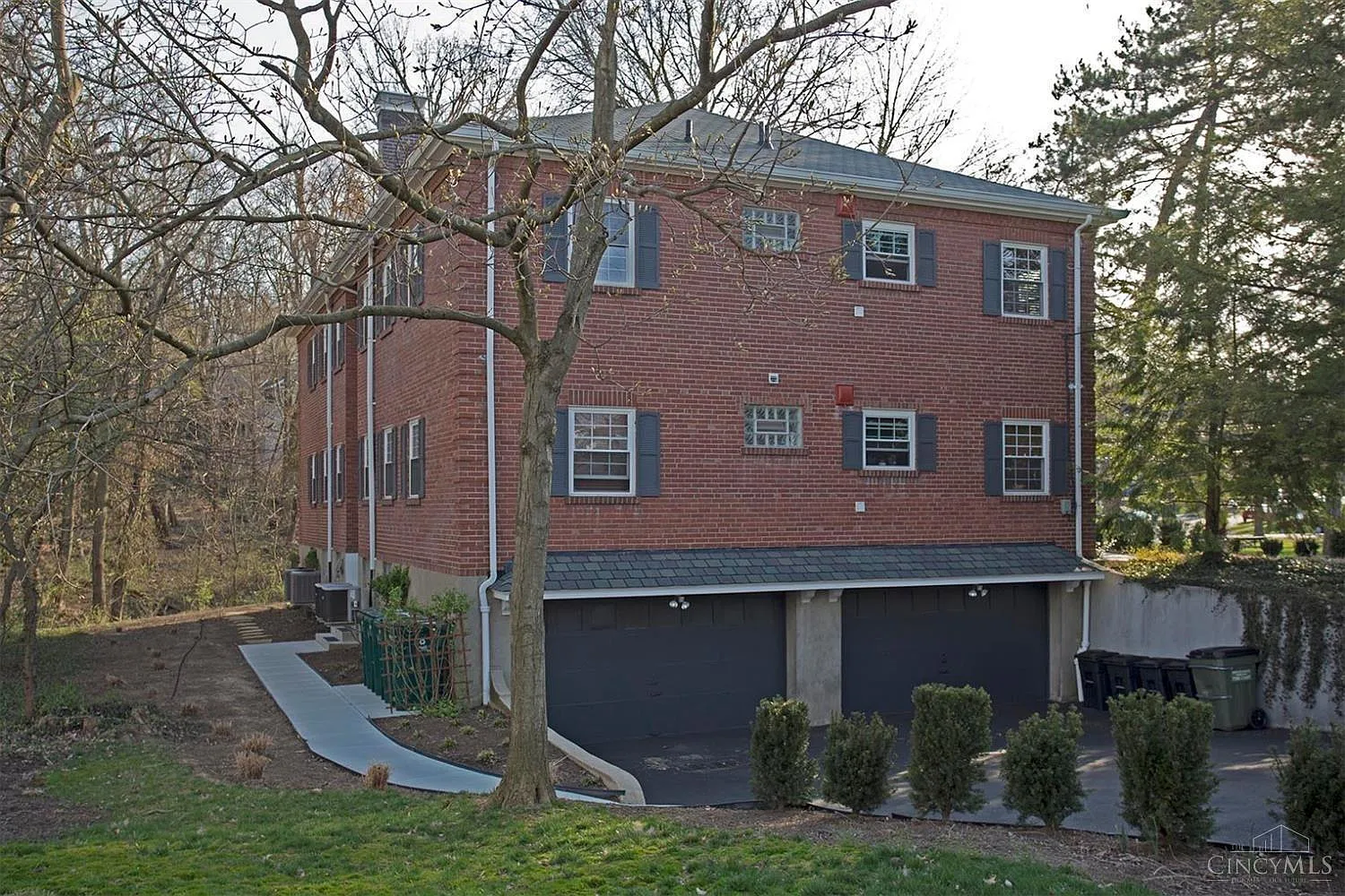 3633 Ault Park Avenue - 4 — Photo 2