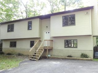 8142 Mayfair Rd, Tobyhanna, PA 18466