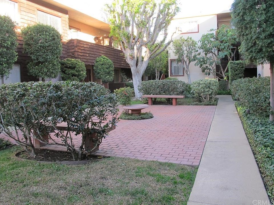 1st image of 5414 Newcastle Ave APT 20