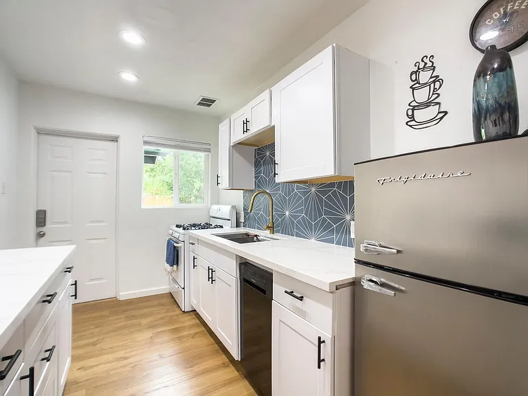 508 E Willetta St #2 — Photo 30