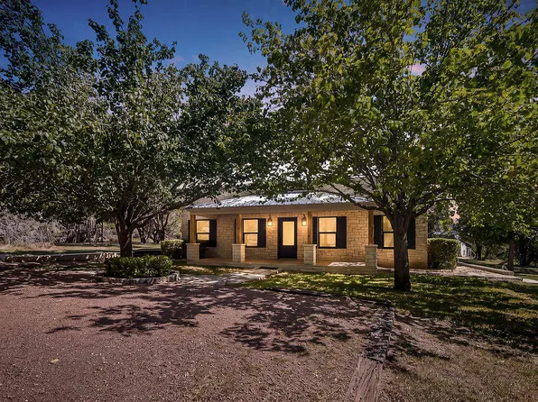 146 Hillside Dr, Fredericksburg, TX 78624