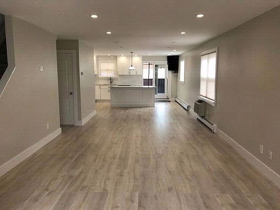 3rd image of 14515 Neponsit Ave