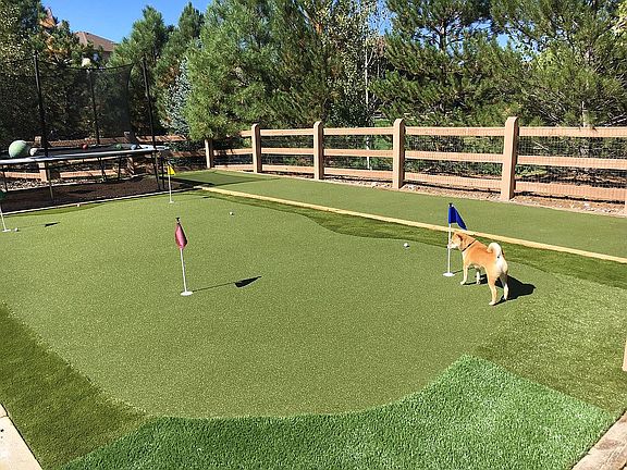 Putting green & bocce court