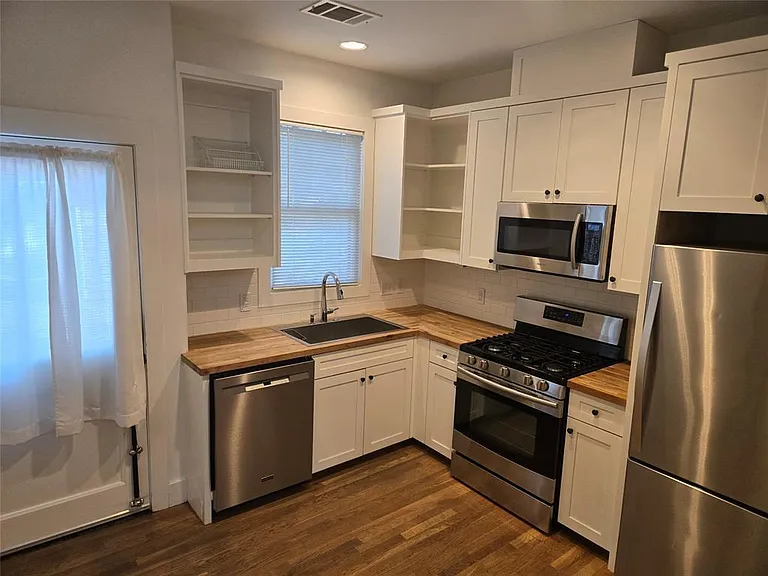 1009 Woodland Ave — Photo 5