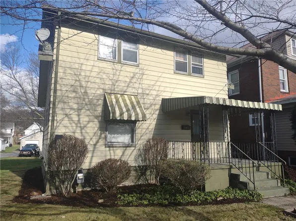 206 Wampum Ave, Ellwood City, PA 16117