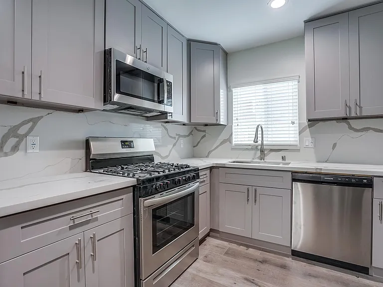 343 Warren Ln — Photo 6