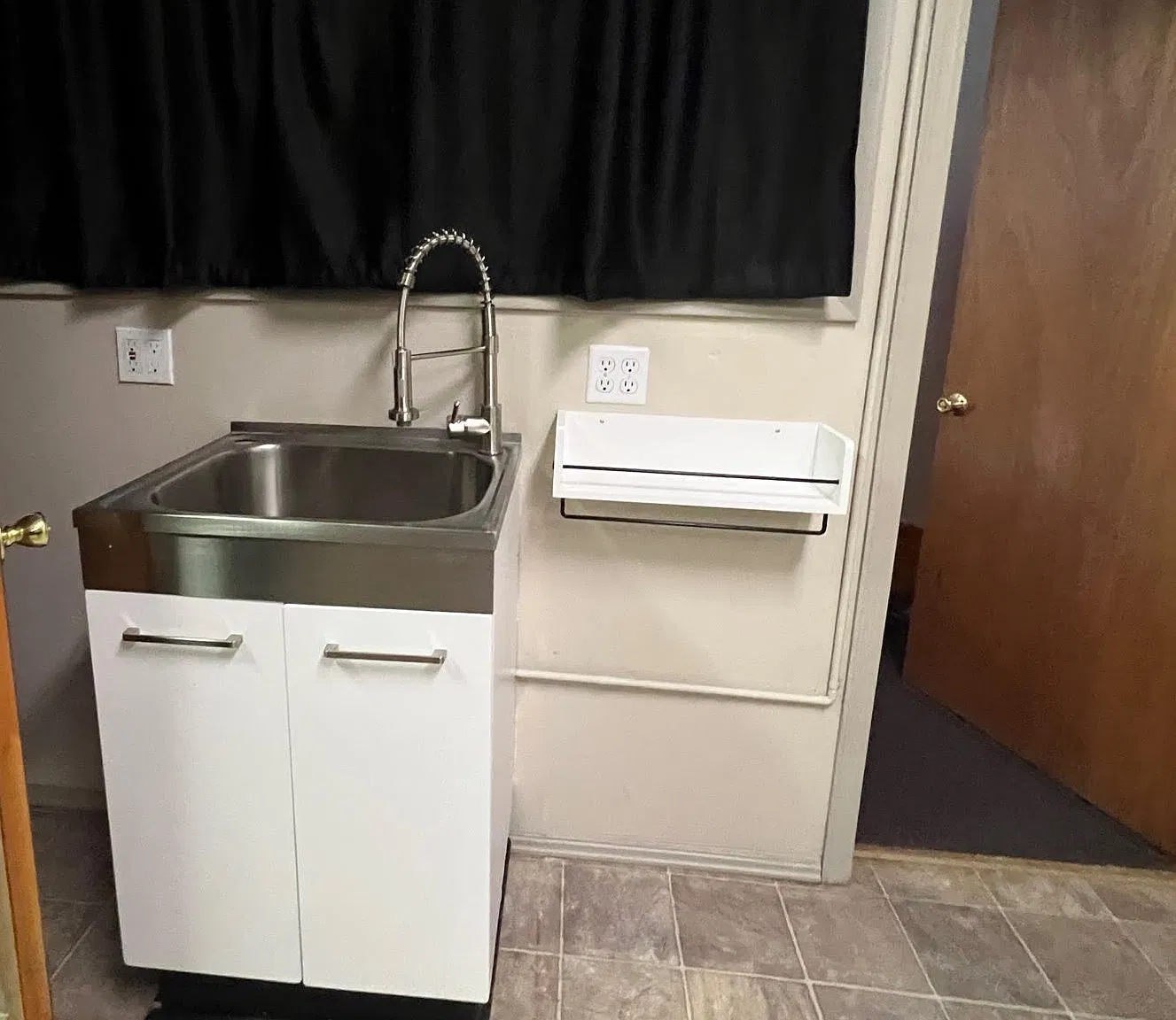 Studio, 2500 sqft, $1,150 — Photo 3