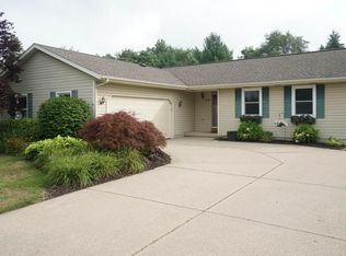 2071 Tyler St, Jenison, MI 49428