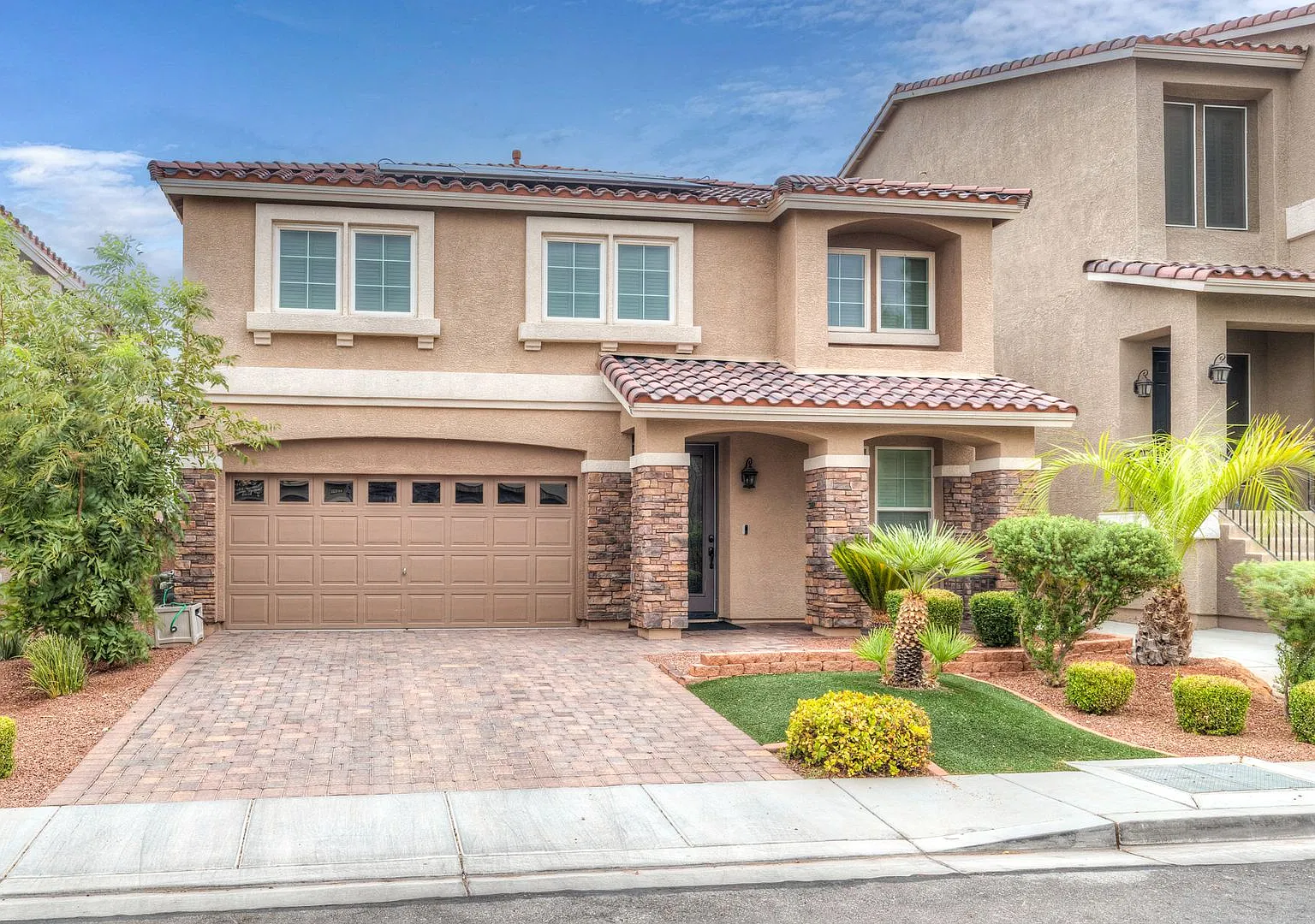 2 Story home located in Coronado Ranch — Photo 2