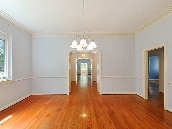 3rd image of 1061 Holly Ln