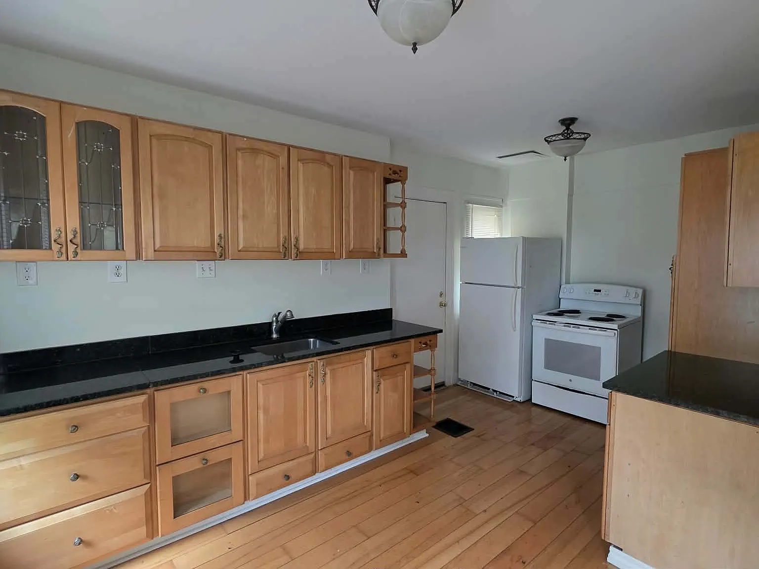 2 bed, 816 sqft, $1,200 — Photo 3