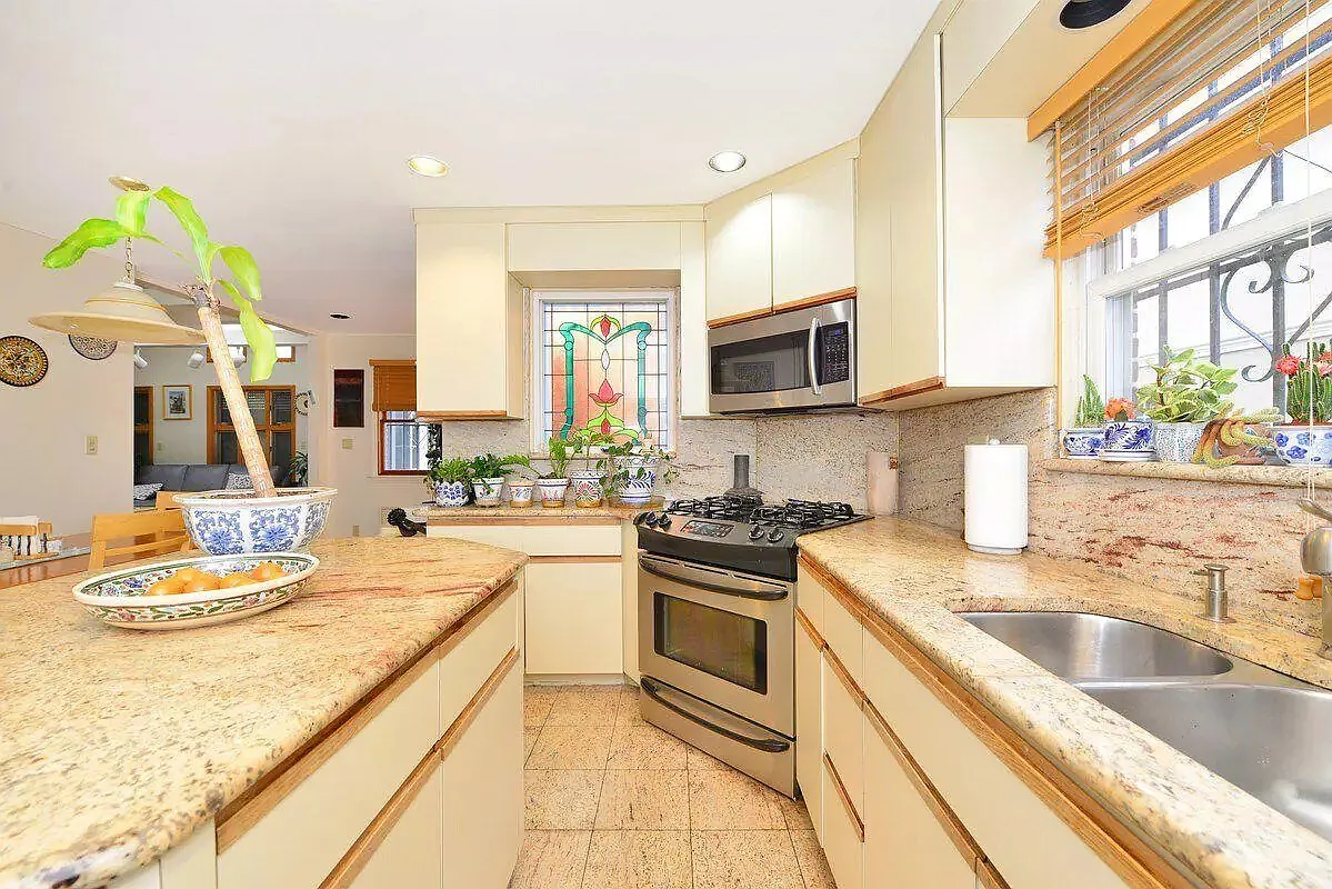 6 bed, 2.0 bath, $6,000 — Photo 4