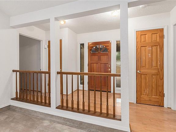 3rd image of 1401 Angelina Cir