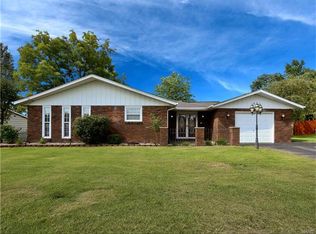 210 Camelot Dr, Collinsville, IL