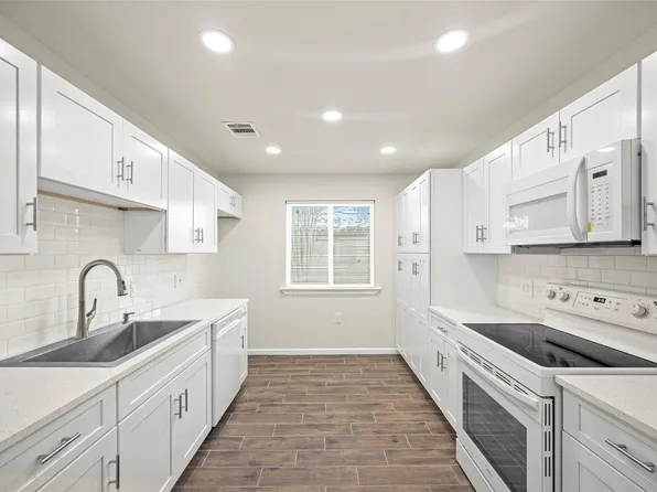 1831 Country Village Blvd, Humble, TX 77338