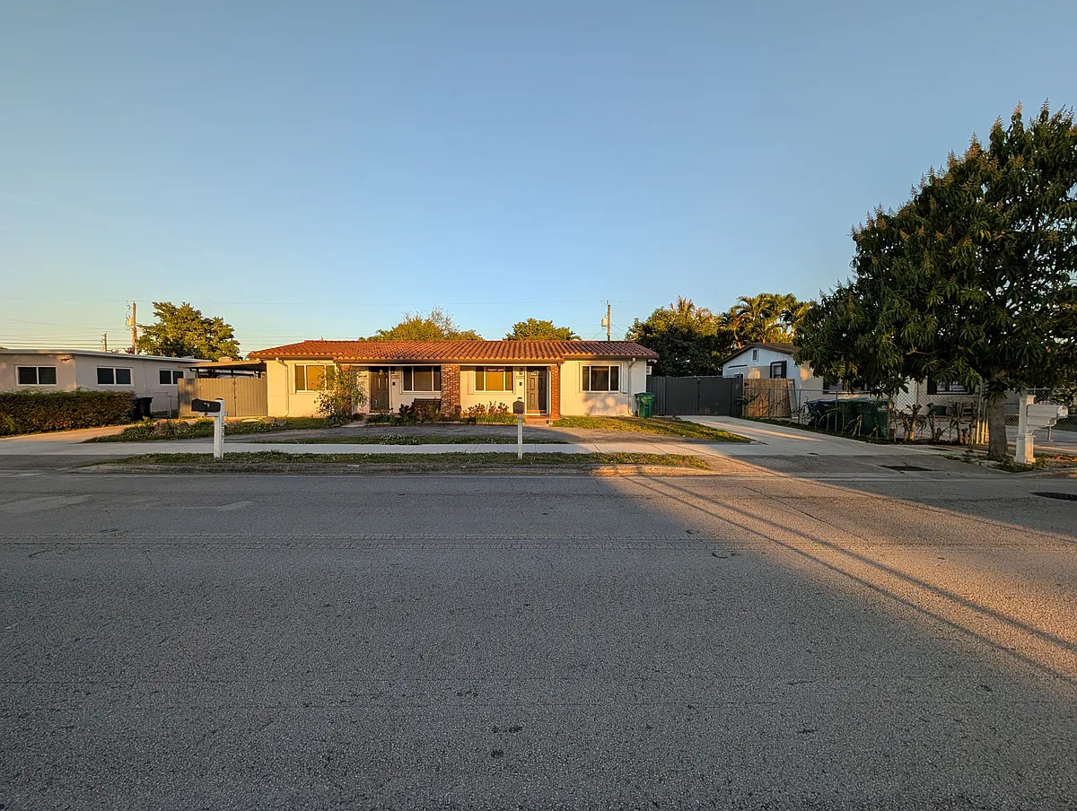 Building Photo - 1037 SW 76th Ave #1037