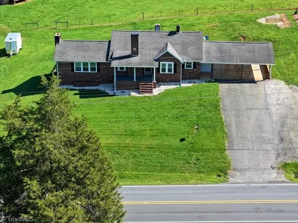 2227 Old Us Highway 52 S, Pilot Mtn, NC 27041