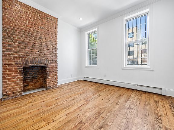 4th image of 964 Madison St #1B
