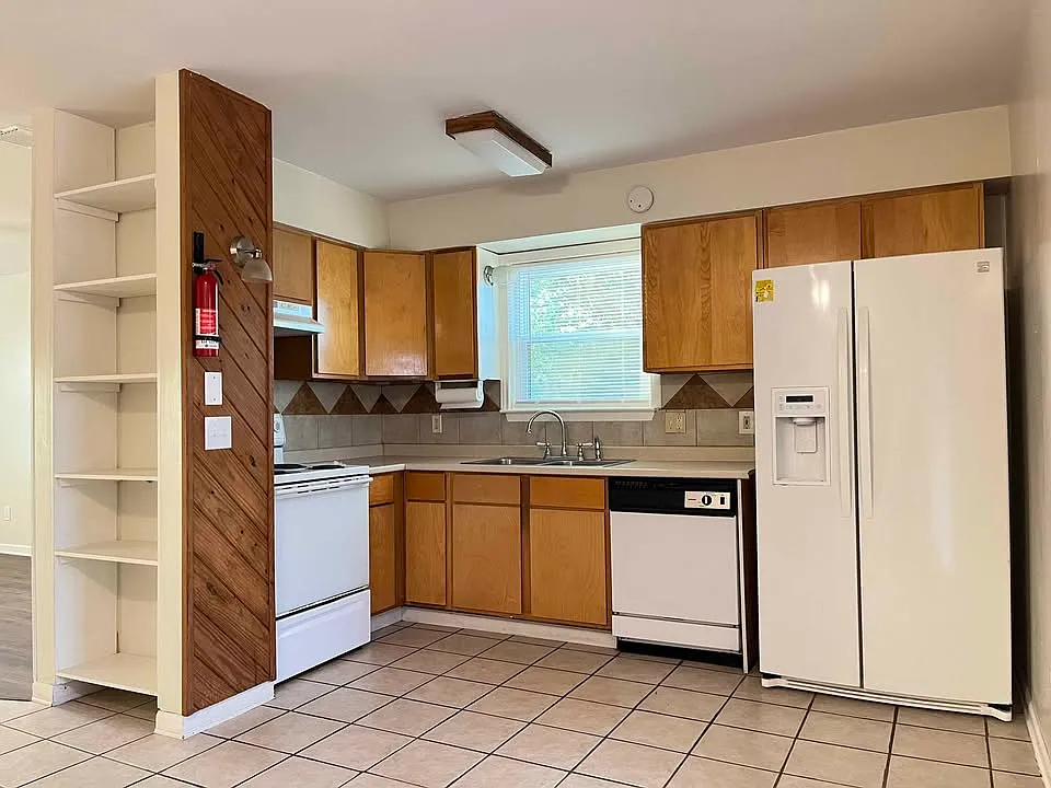 2 bed, 1200 sqft, $1,275 — Photo 3